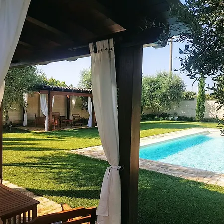 Borgo Luna Appartamenti E Alloggi Adults Only מנדוריה