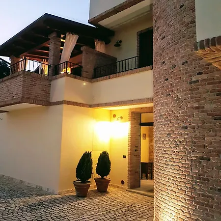 Bed & Breakfast Borgo Luna 4*