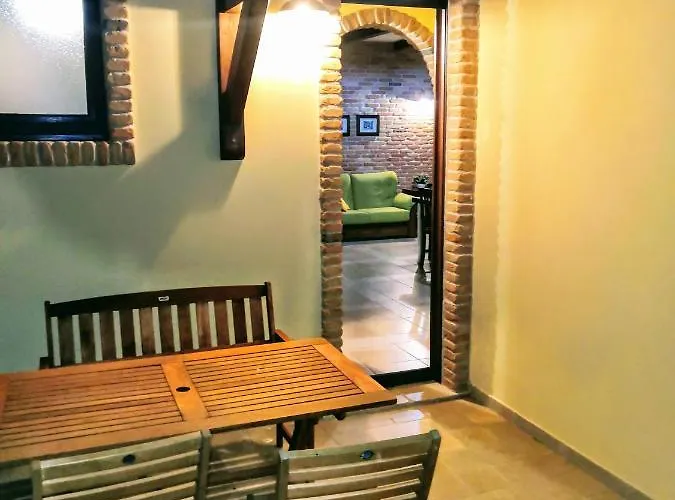 לינה וארוחת בוקר Borgo Luna 4*