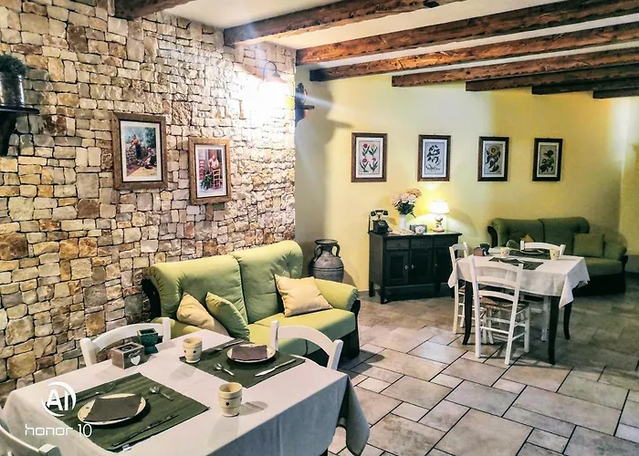 לינה וארוחת בוקר Borgo Luna 4*