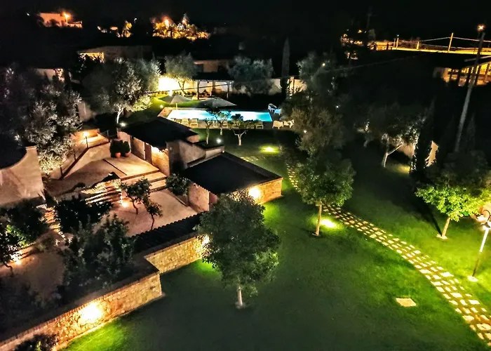 לינה וארוחת בוקר Borgo Luna 4*