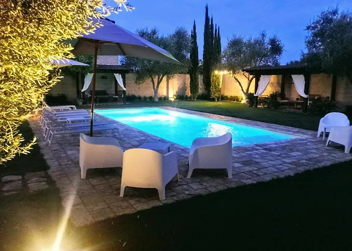 Borgo Luna לינה וארוחת בוקר מנדוריה