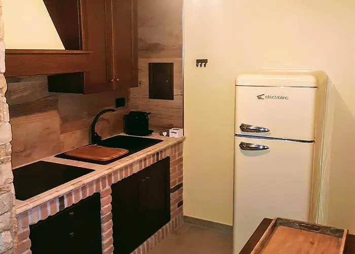Borgo Luna לינה וארוחת בוקר מנדוריה