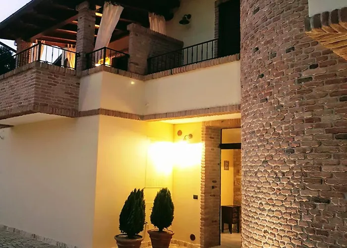 לינה וארוחת בוקר Borgo Luna 4*