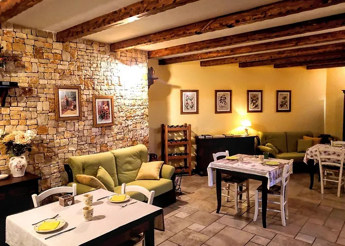 Borgo Luna לינה וארוחת בוקר מנדוריה