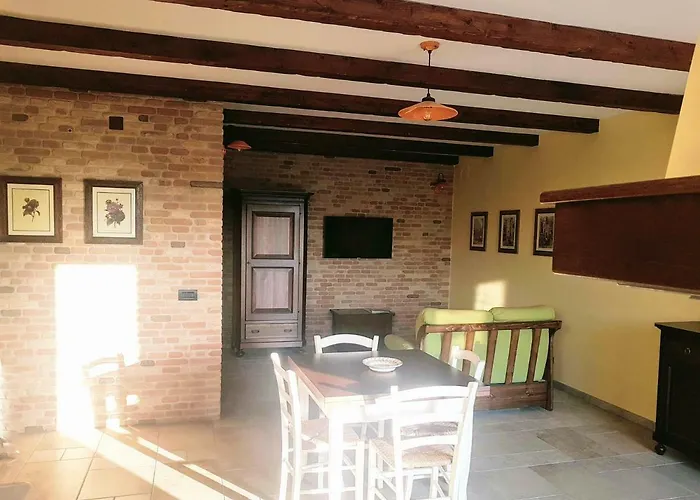 לינה וארוחת בוקר Borgo Luna 4*